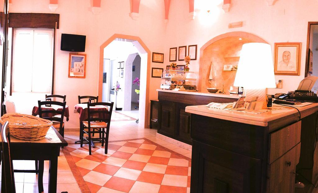 Albergo Vittoria Taviano  Exterior photo